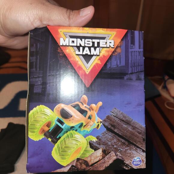 Spin Master Monster Jam Diecast Curse of The Gasoline 3-Pack Trucks Scooby Doo - Picture 9 of 10